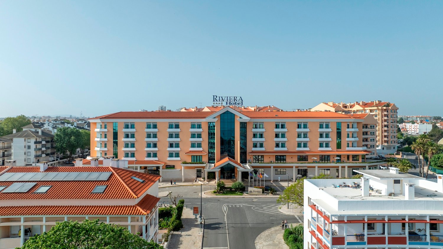 Exterior of Riviera Hotel Carcavelos