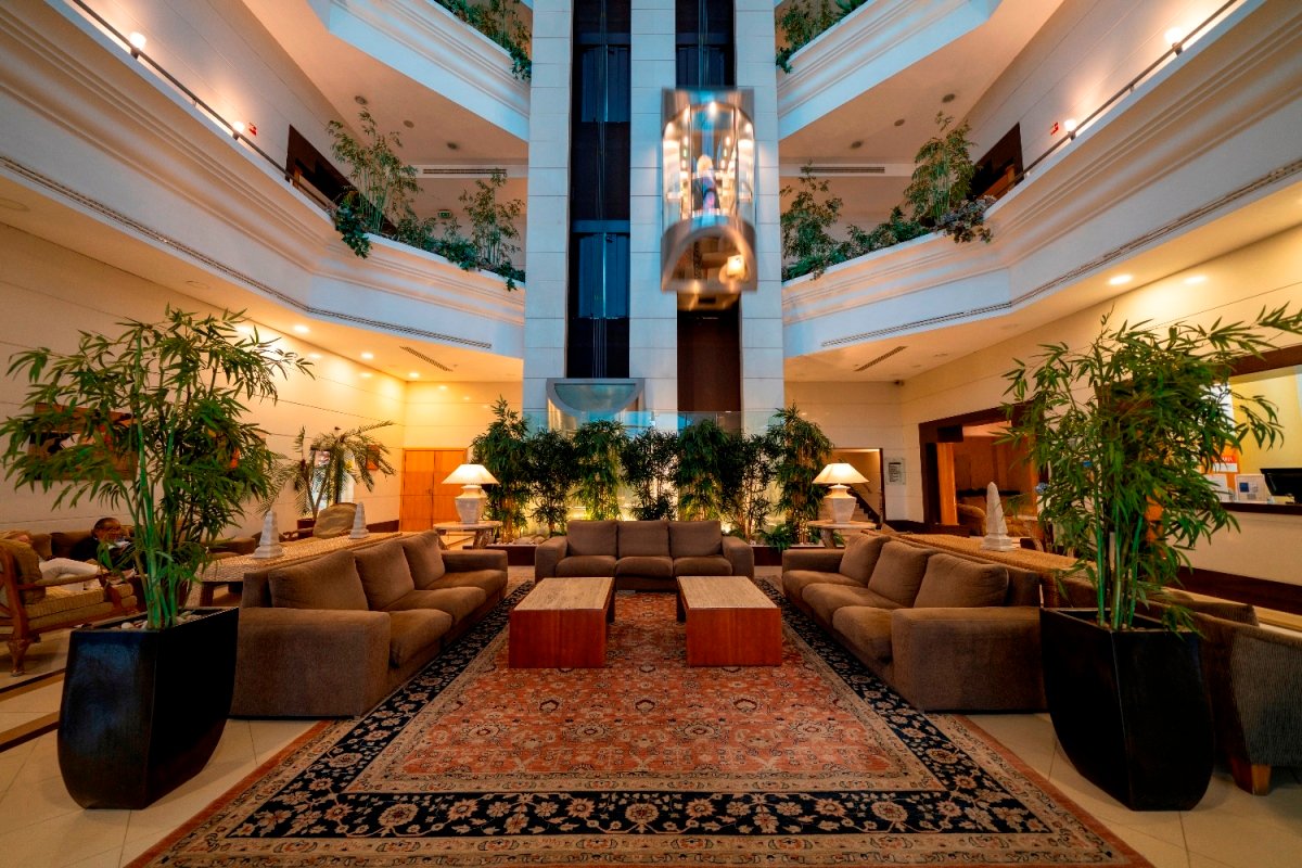 Lobby and networking area at Riviera Hotel Carcavelos